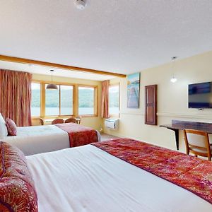 Queen Room Two Queen Beds Lake Front